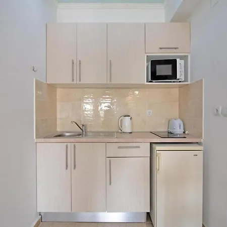 Appealing In With Pool Apartment *