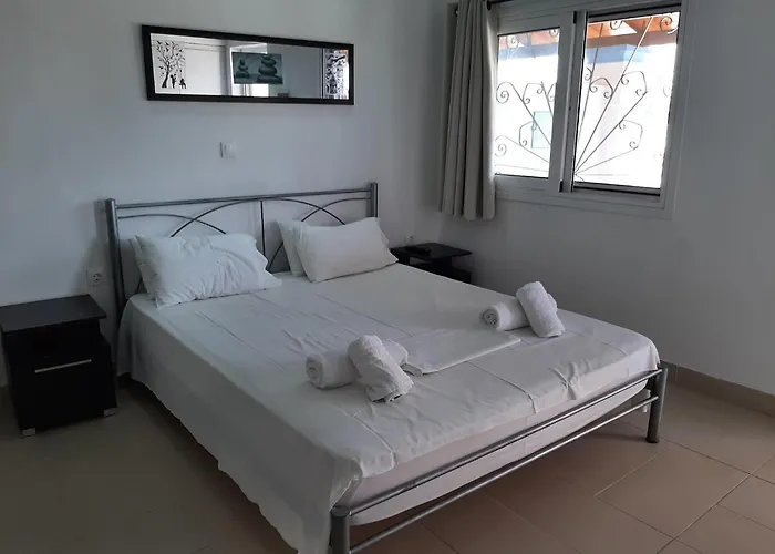 Appealing In With Pool Apartmán