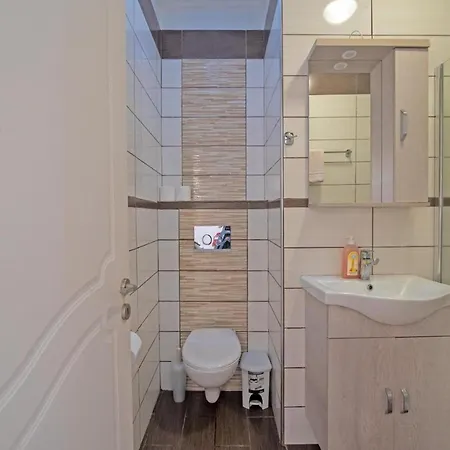 Διαμέρισμα Appealing In With Pool Μπενίτσες