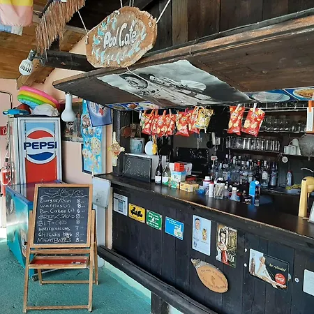 Appealing In With Pool Μπενίτσες